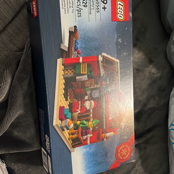 Lego - Picture 2 of 5